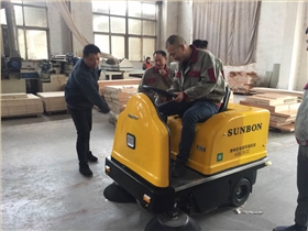 小型掃地車在工廠倉庫的應用 小型掃地車在工廠倉庫的應用
