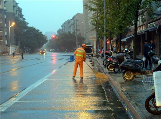 圣倍諾電動駕駛式掃地車,城市清潔的“守護(hù)者” 圣倍諾電動駕駛式掃地車,城市清潔的“守護(hù)者”