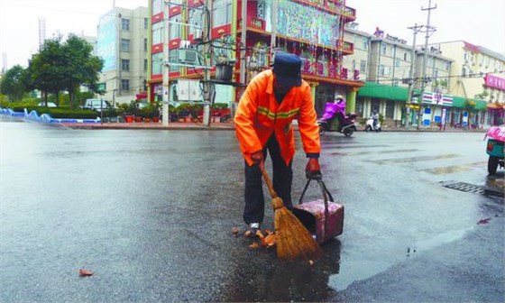 電動(dòng)掃地車讓環(huán)衛(wèi)保潔更安全 電動(dòng)掃地車讓環(huán)衛(wèi)保潔更安全