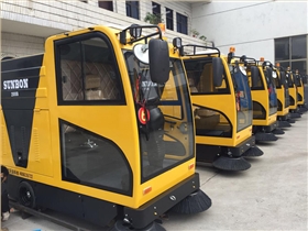 電動(dòng)掃路車(chē)加入新農(nóng)村環(huán)境整治行列 電動(dòng)掃路車(chē)加入新農(nóng)村環(huán)境整治行列