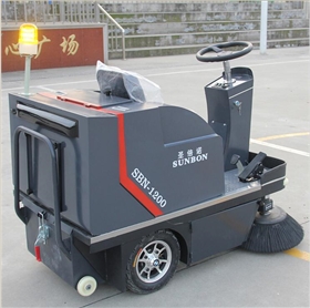 電動(dòng)掃地車與人工保潔的差距懸殊 電動(dòng)掃地車與人工保潔的差距懸殊
