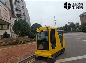 電動(dòng)掃路車(chē)在城鎮(zhèn)環(huán)衛(wèi)的應(yīng)用 電動(dòng)掃路車(chē)在城鎮(zhèn)環(huán)衛(wèi)的應(yīng)用