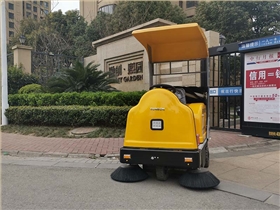 適合物業保潔用的灑水電動清掃車 適合物業保潔用的灑水電動清掃車