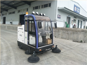 電動掃地機2000A進駐南京棲霞路某建筑工程公司