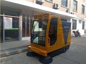 小區掃地車成為物業公司深受歡迎的清潔設備