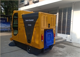 駕駛式電動掃地車廠家直銷,價格實(shí)惠,終身維保