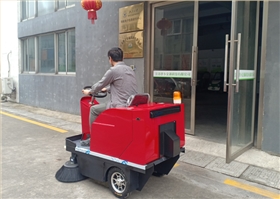 小型電動掃地車走進浙江大學工業技術研究院