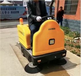 江蘇某貨架生產(chǎn)企業(yè)咨詢采購小型電動掃地車