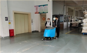 校園室內(nèi)清潔交給洗地機