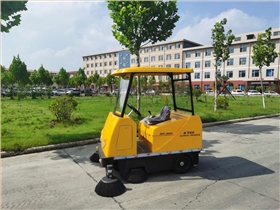 環衛掃地車的具備哪幾點優勢