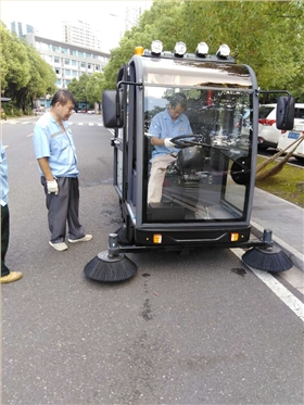 電動清掃車進駐山東淄博某學校