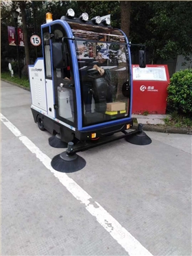 無(wú)錫地鐵再次復(fù)購(gòu)2000A電動(dòng)掃地車