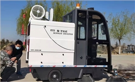 物業為何使用電動掃地機替代人工清潔