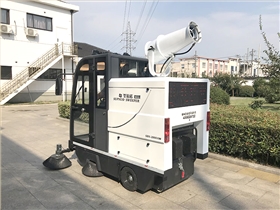 電動駕駛清掃車的優勢成功吸引企事業單位
