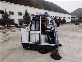 物業(yè)社區(qū)應(yīng)該如何選擇電動(dòng)清掃車呢？