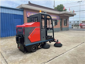 工廠掃地車在倉(cāng)庫(kù)的應(yīng)用