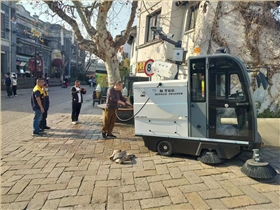 環衛電動掃地機輕松應對各種地面，解決清潔難題