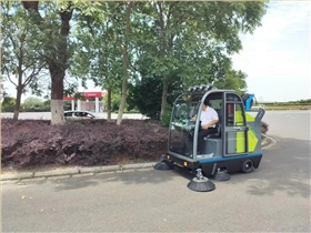 使用電動掃地車和道路養(yǎng)護(hù)清掃車的好處