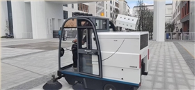 高效、低碳的駕駛式電動(dòng)清掃車，助力公共場(chǎng)所清潔