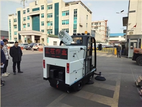 電動清掃車給我們帶來了便利，讓我們能夠快速完成任務