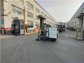車間清掃車的使用一方面提高了工作效率