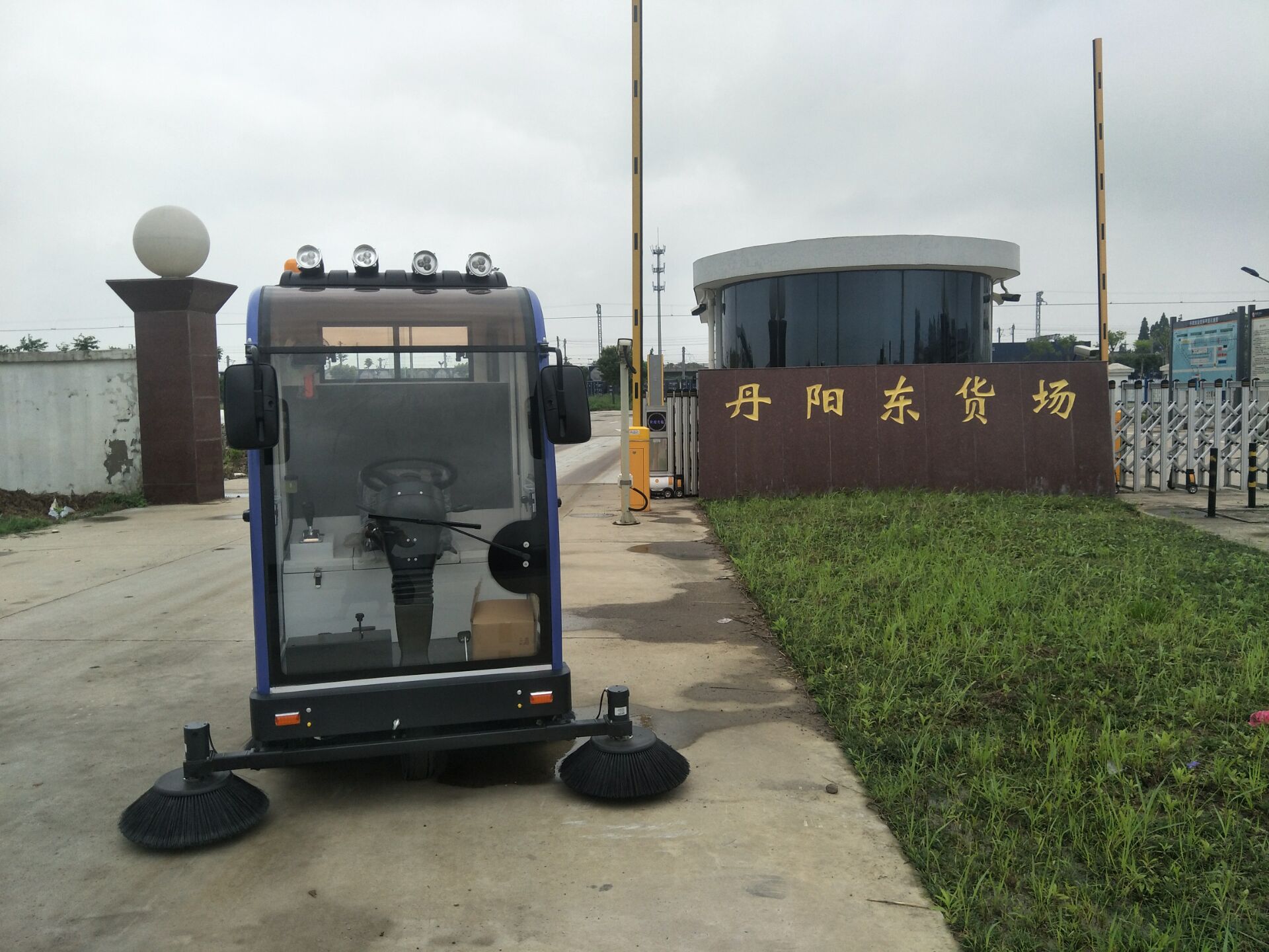 圣倍諾電動(dòng)掃地車1800B客戶見證