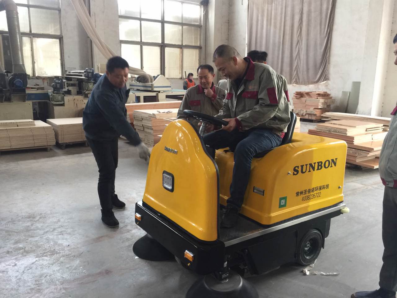車間電動掃地車可以清掃哪些東西 車間電動掃地車可以清掃哪些東西