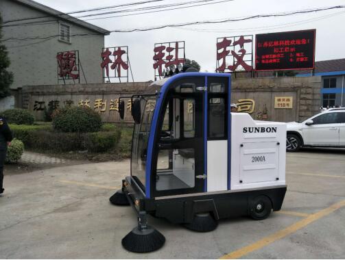 圣倍諾電動駕駛式掃地車,城市清潔的“守護者” 圣倍諾電動駕駛式掃地車,城市清潔的“守護者”