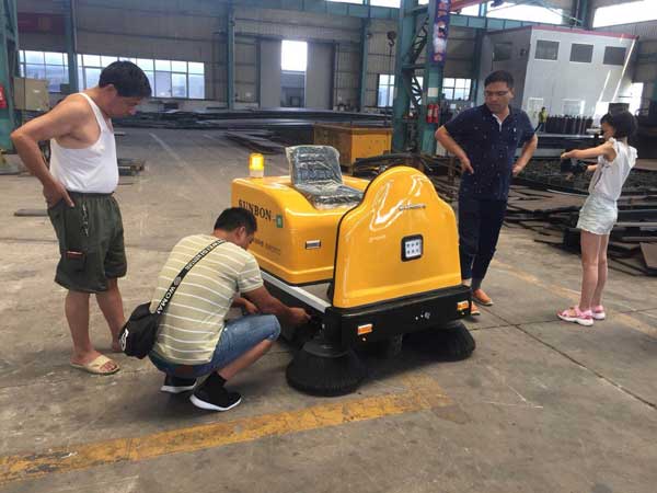 電動掃地車是工礦企業清潔好伙伴 電動掃地車是工礦企業清潔好伙伴