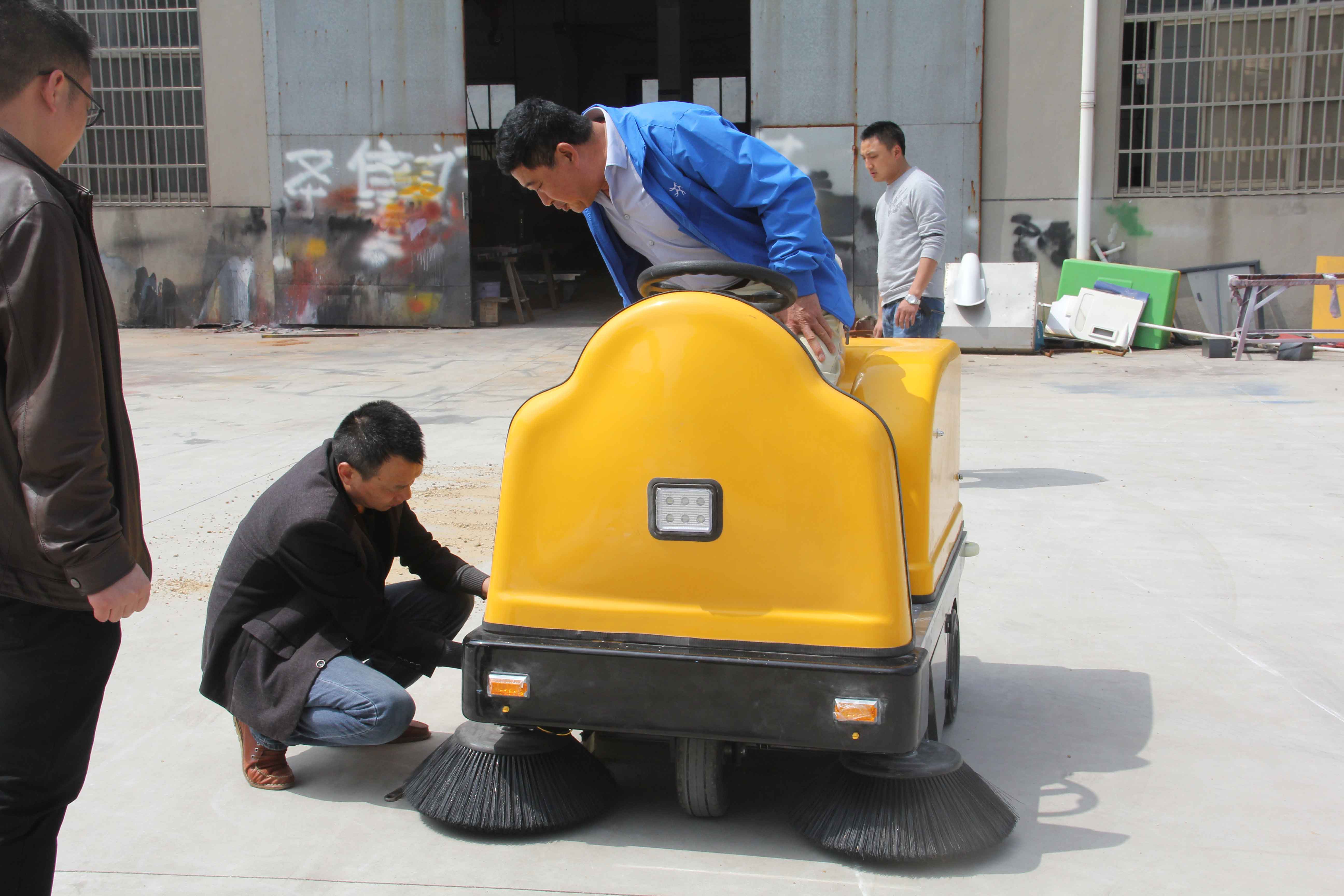 電動掃地車廠家揭密日常保養注意事項 電動掃地車廠家揭密日常保養注意事項