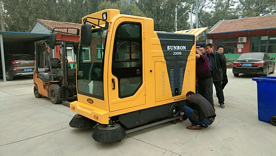圣倍諾環(huán)衛(wèi)掃地車走進(jìn)新農(nóng)村 圣倍諾環(huán)衛(wèi)掃地車走進(jìn)新農(nóng)村