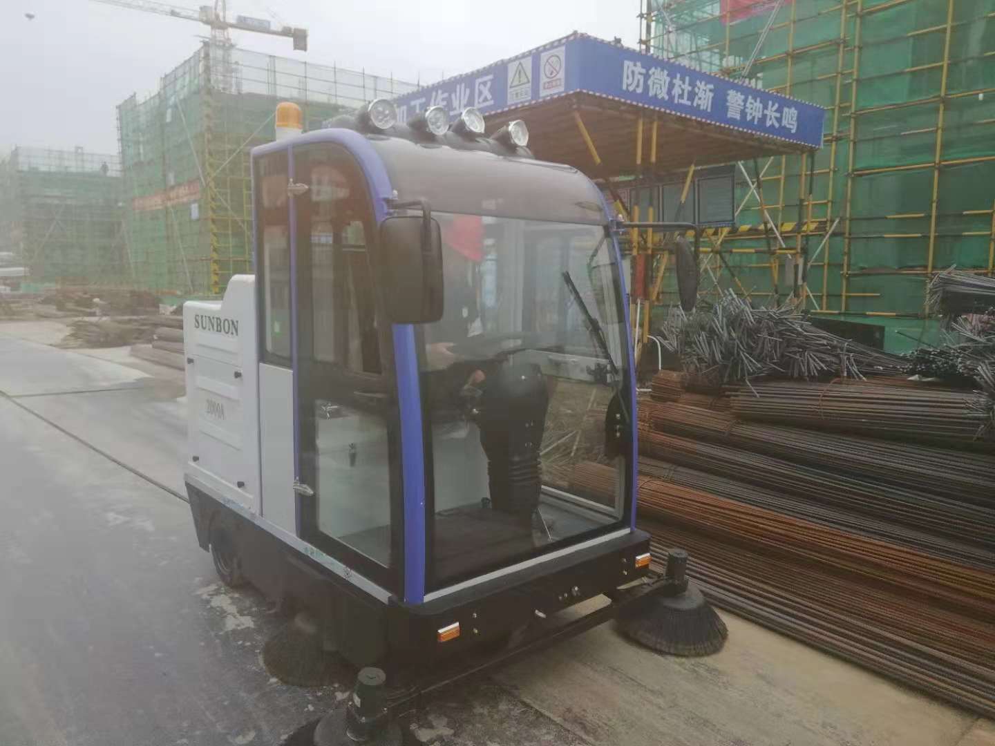 如何選購合適自己工廠環境的車間掃地車 如何選購合適自己工廠環境的車間掃地車