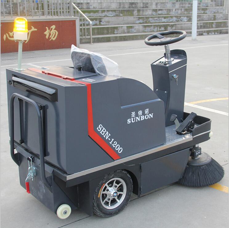 電動掃地車與人工保潔的差距懸殊 電動掃地車與人工保潔的差距懸殊