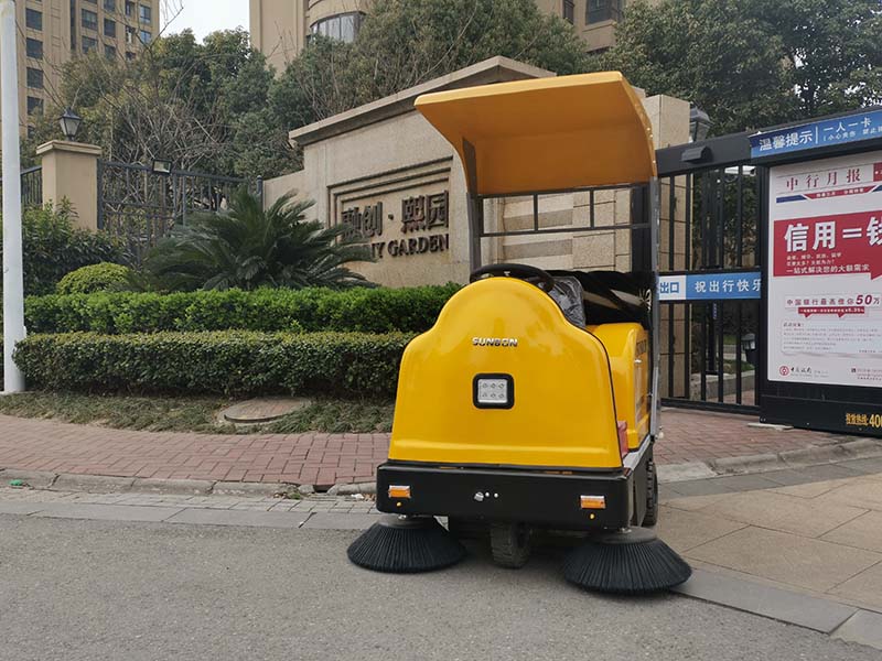 適合物業(yè)保潔用的灑水電動(dòng)清掃車 適合物業(yè)保潔用的灑水電動(dòng)清掃車