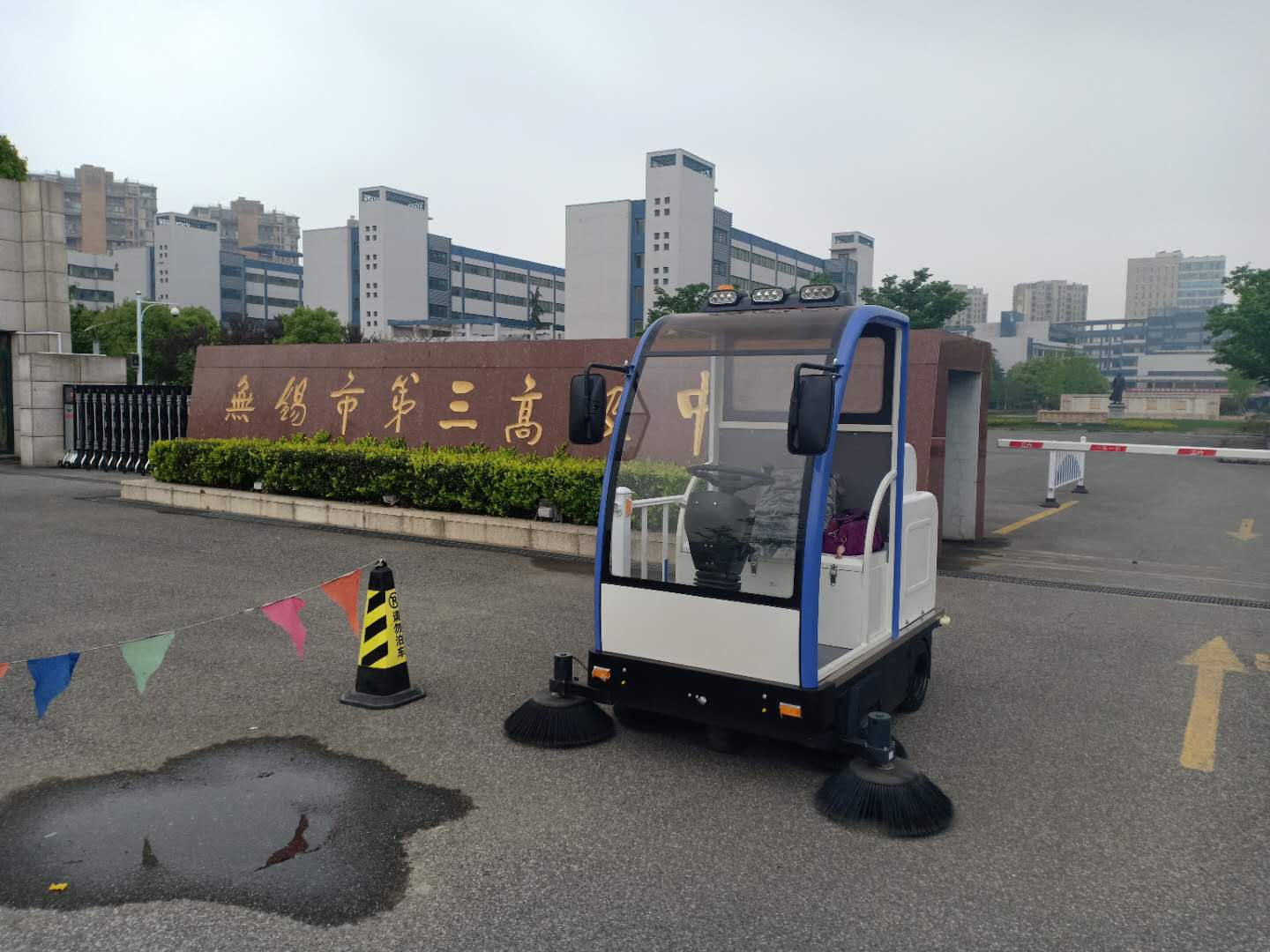 電動掃地車相較于人工清掃有哪些優(yōu)勢? 電動掃地車相較于人工清掃有哪些優(yōu)勢?