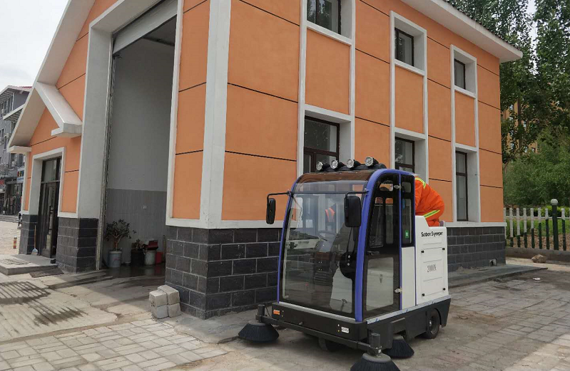 電動掃地車入駐赤峰環衛打造靚麗城市環境 電動掃地車入駐赤峰環衛打造靚麗城市環境