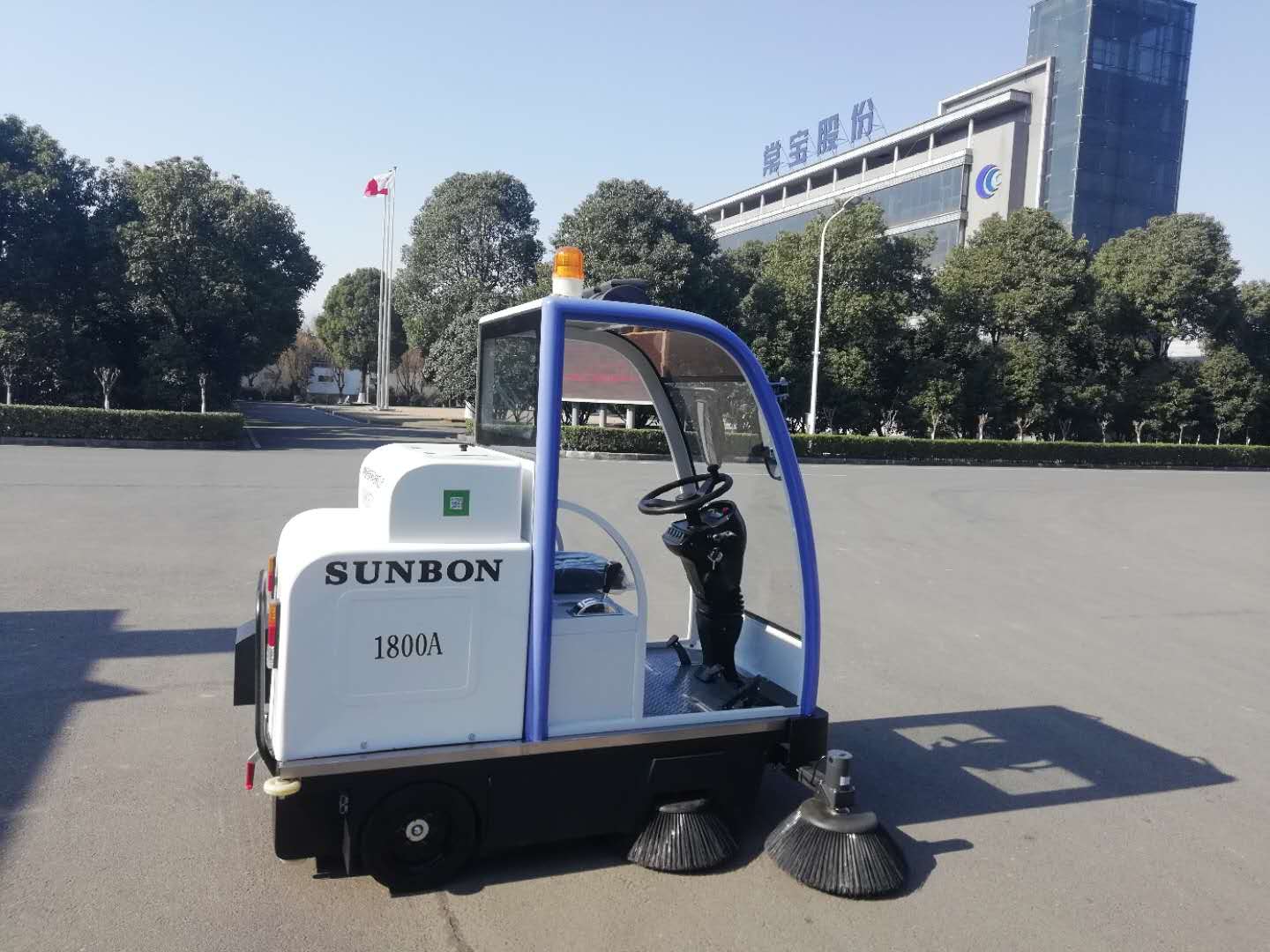 電動掃地機,機械代替人工清掃,高效又整潔！