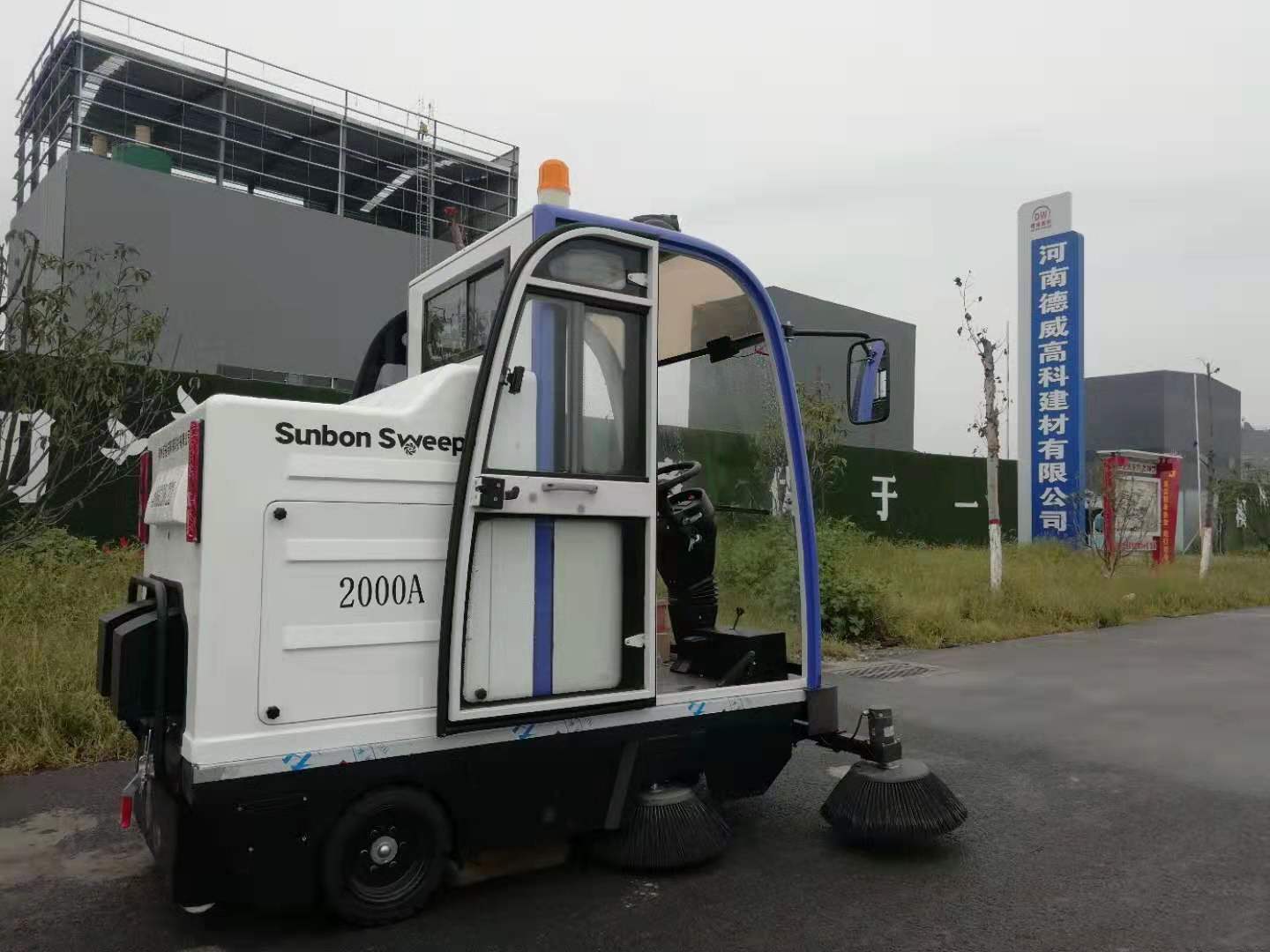 電動掃地機進駐河南駐馬店某建材廠 電動掃地機進駐河南駐馬店某建材廠