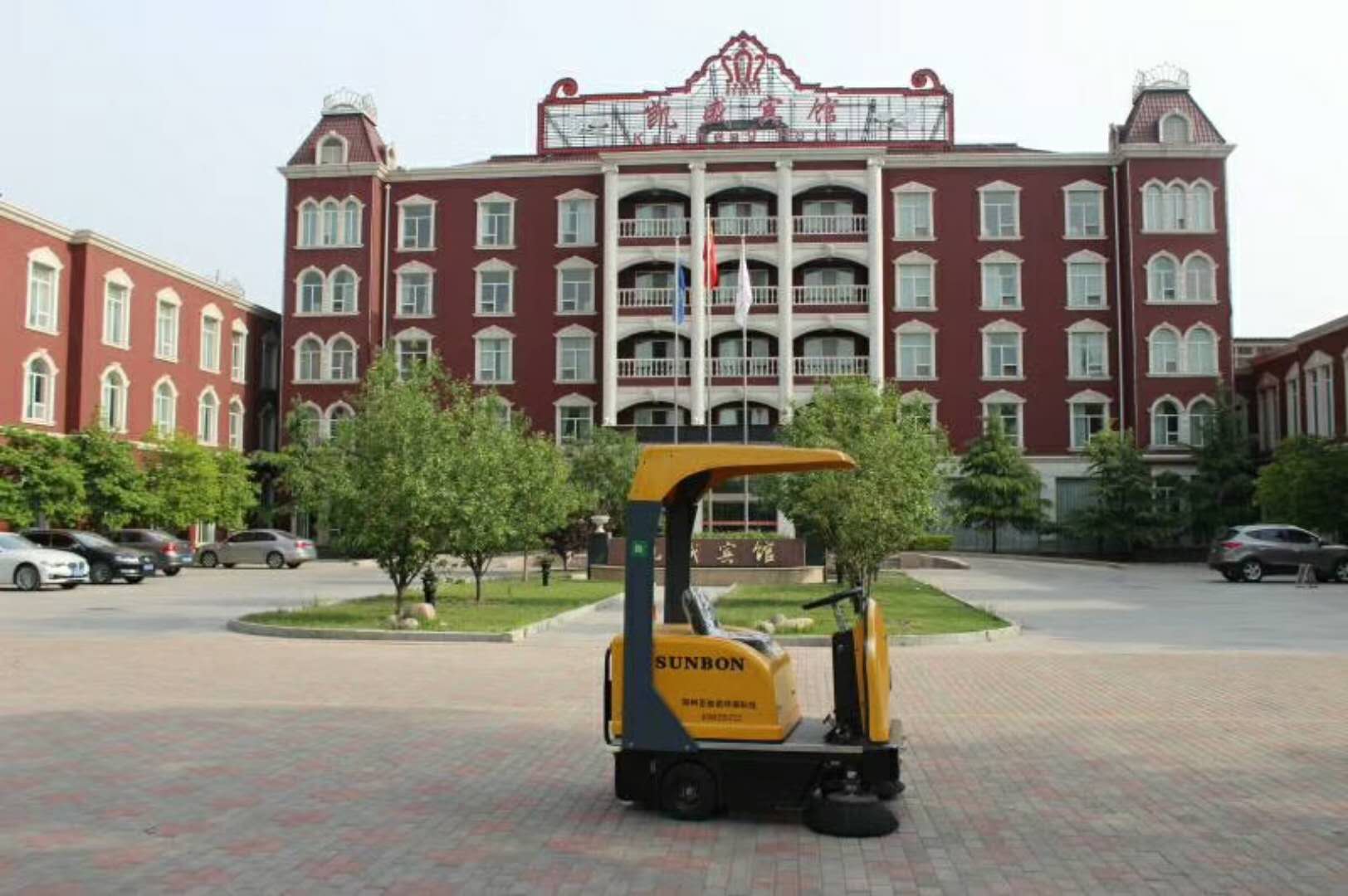 適合物業(yè)保潔用的灑水電動(dòng)清掃車 適合物業(yè)保潔用的灑水電動(dòng)清掃車