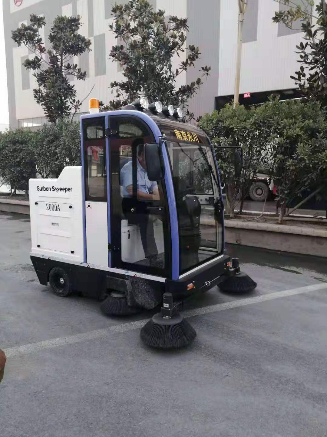 電動掃地車進駐南京永川混凝土有限公司 電動掃地車進駐南京永川混凝土有限公司
