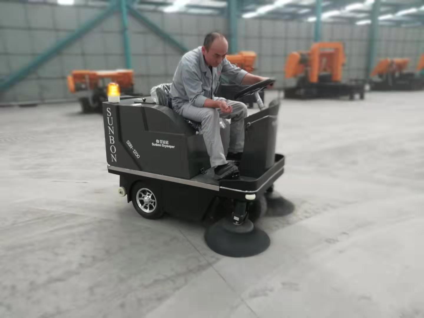 小型掃地機在張家港電氣公司的使用案例
