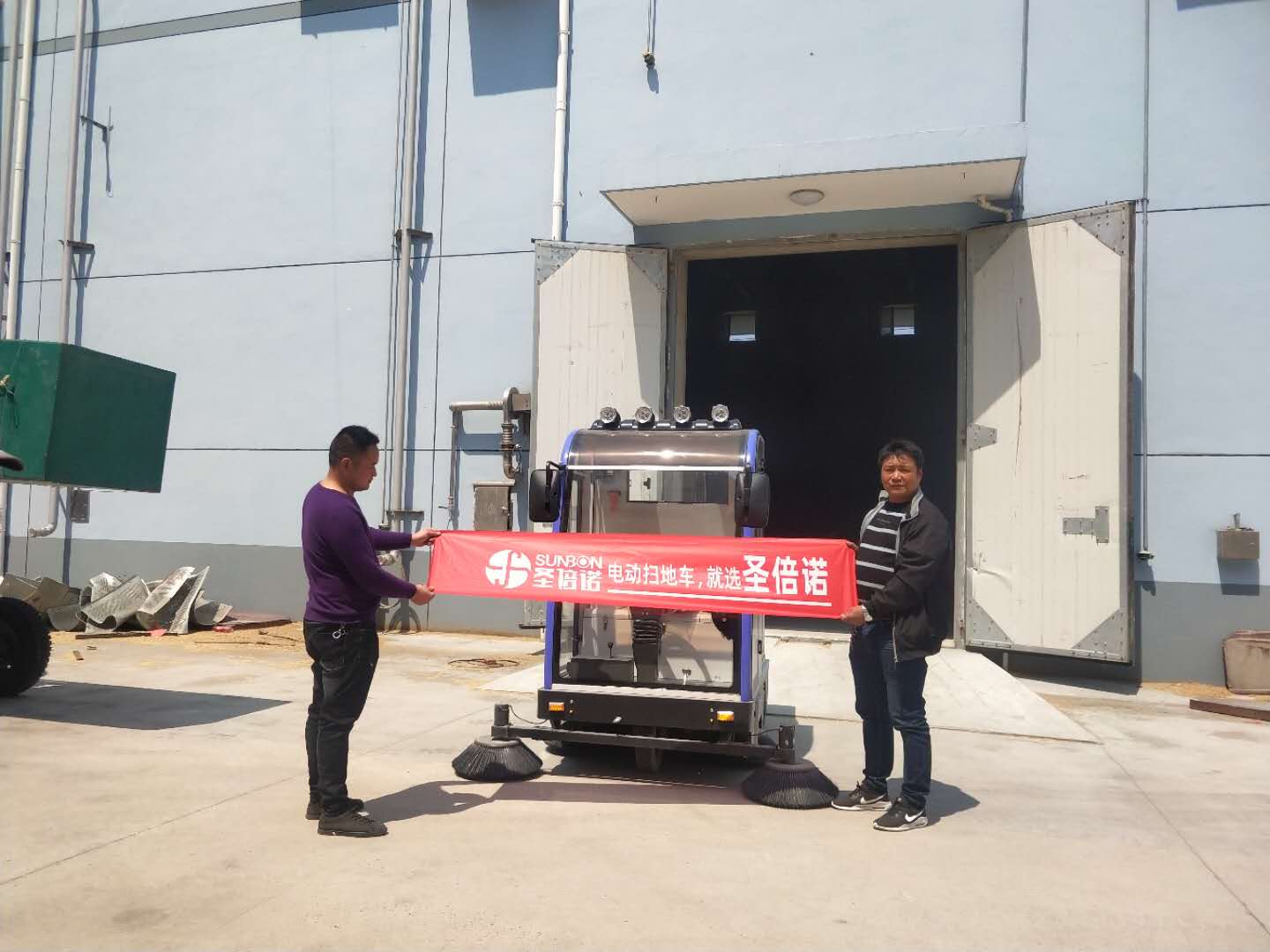 生產型企業采購電動掃地車改變人工保潔模式的原因