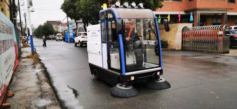 掃地車廠家帶你了解電動掃地車優勢