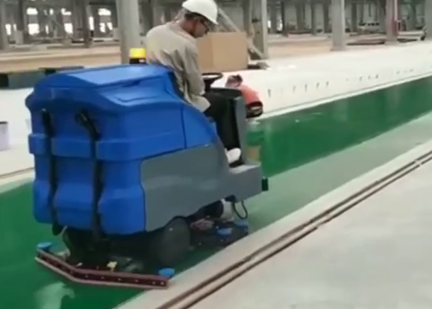 地下停車場環氧地坪清潔交給駕駛式洗地機