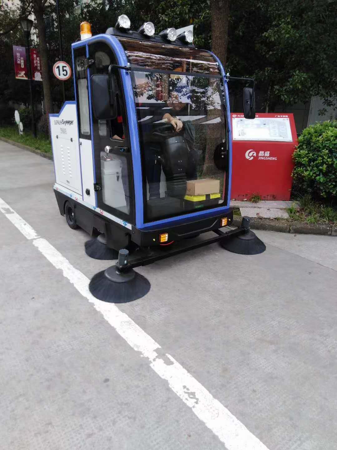 無(wú)錫地鐵再次復(fù)購(gòu)2000A電動(dòng)掃地車