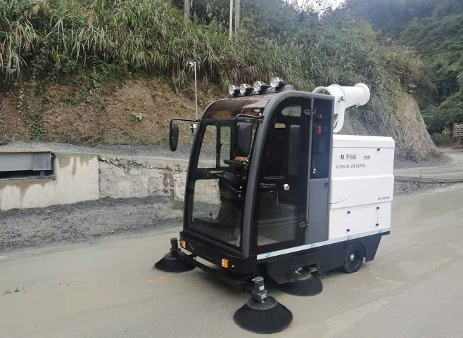國內駕駛式掃地機的基本類型和區分方式
