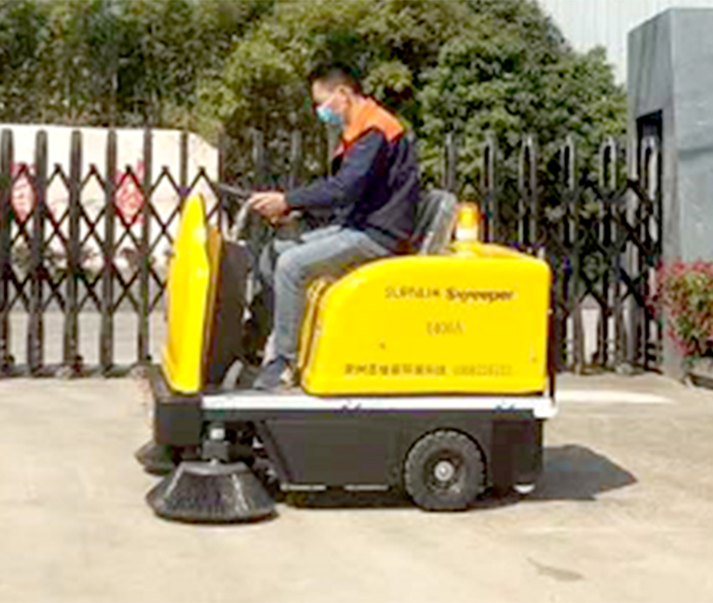 電動掃地車