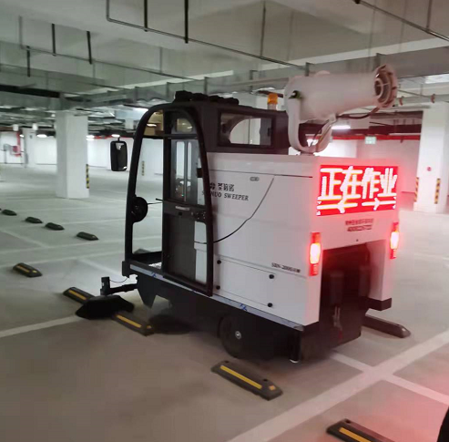 2000AW霧炮清掃車進駐內(nèi)蒙某小區(qū)