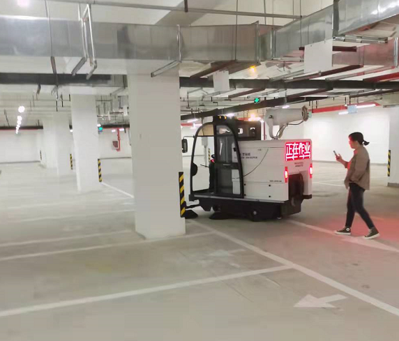 2000AW霧炮清掃車進駐內(nèi)蒙某小區(qū)
