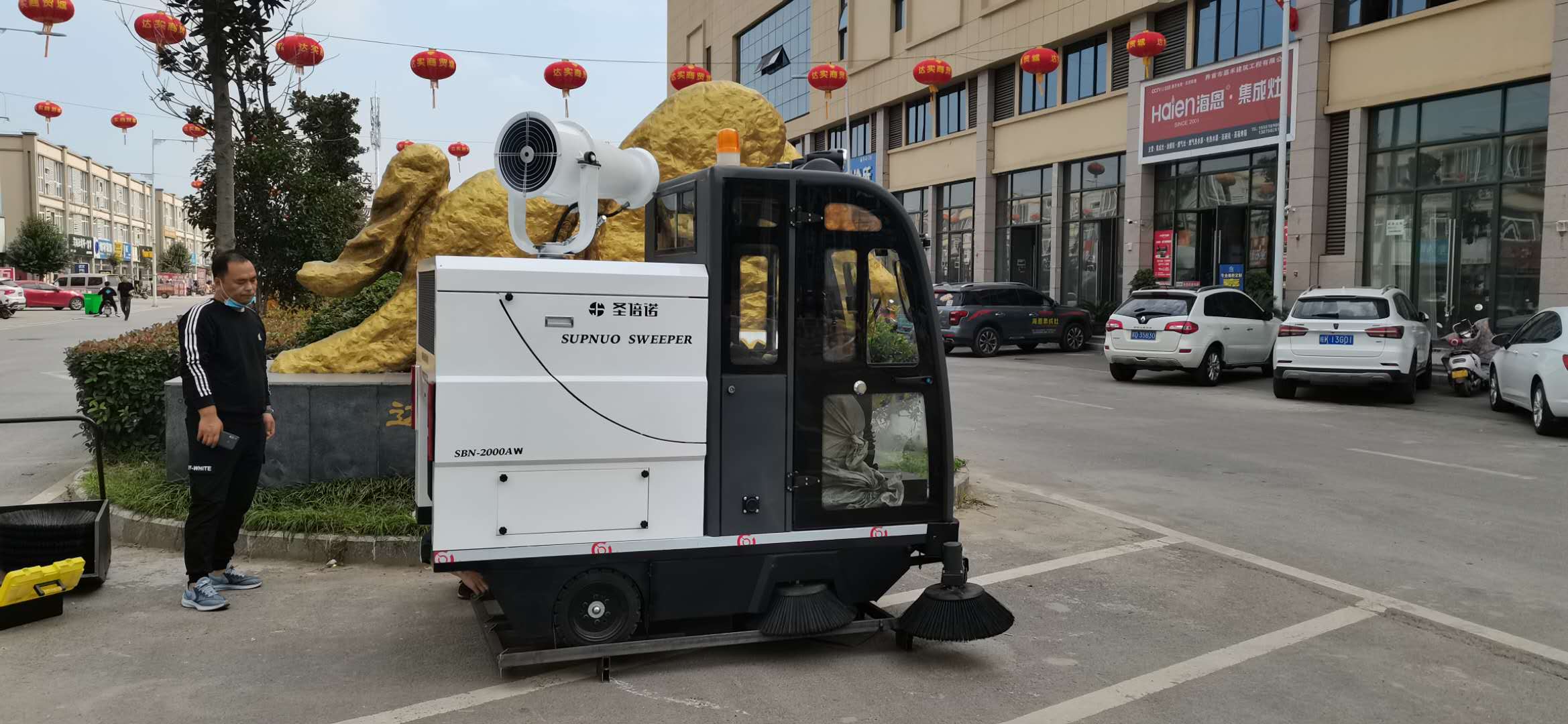 聽說電動清掃車可以掃數萬平方米的地面，你相信嗎？